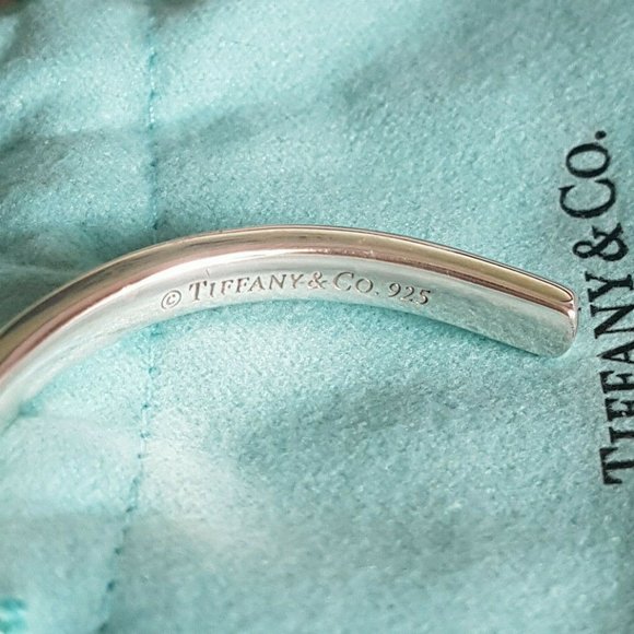 🌟🌸2xHOST PICK 🌟🌸 NWOT Authentic Tiffany & Co 925 Silver Narrow Cuff Bracelet - Picture 7 of 9